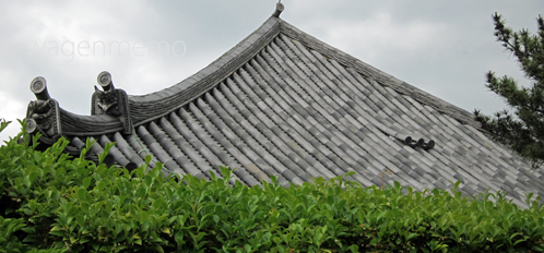 k本堂法華寺屋根瓦門跡滅罪寺.jpg