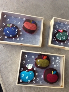 冬の友 アトリエタフタ りんご刺繍