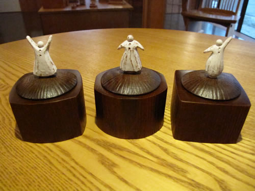 木工アート作品】木彫 題名 時を告げる 井崎正治 作