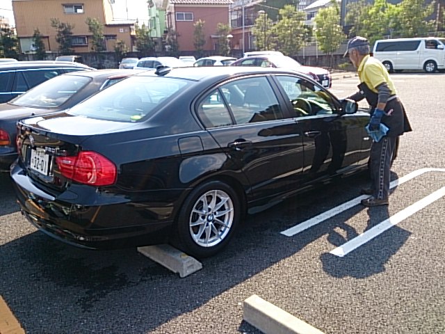 社用車の洗車は出張で伺う【Pパーキング洗車 洗車王】へ