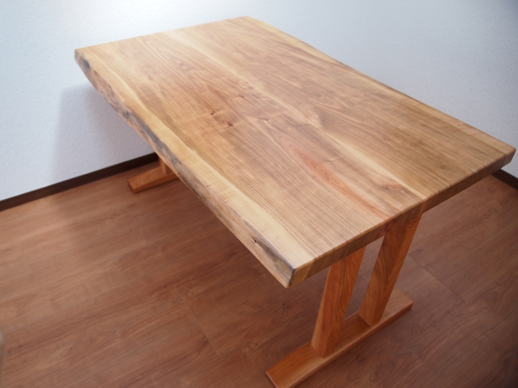 山桜のダイニングテーブル | 無垢一枚板専門店 木の店木楽
