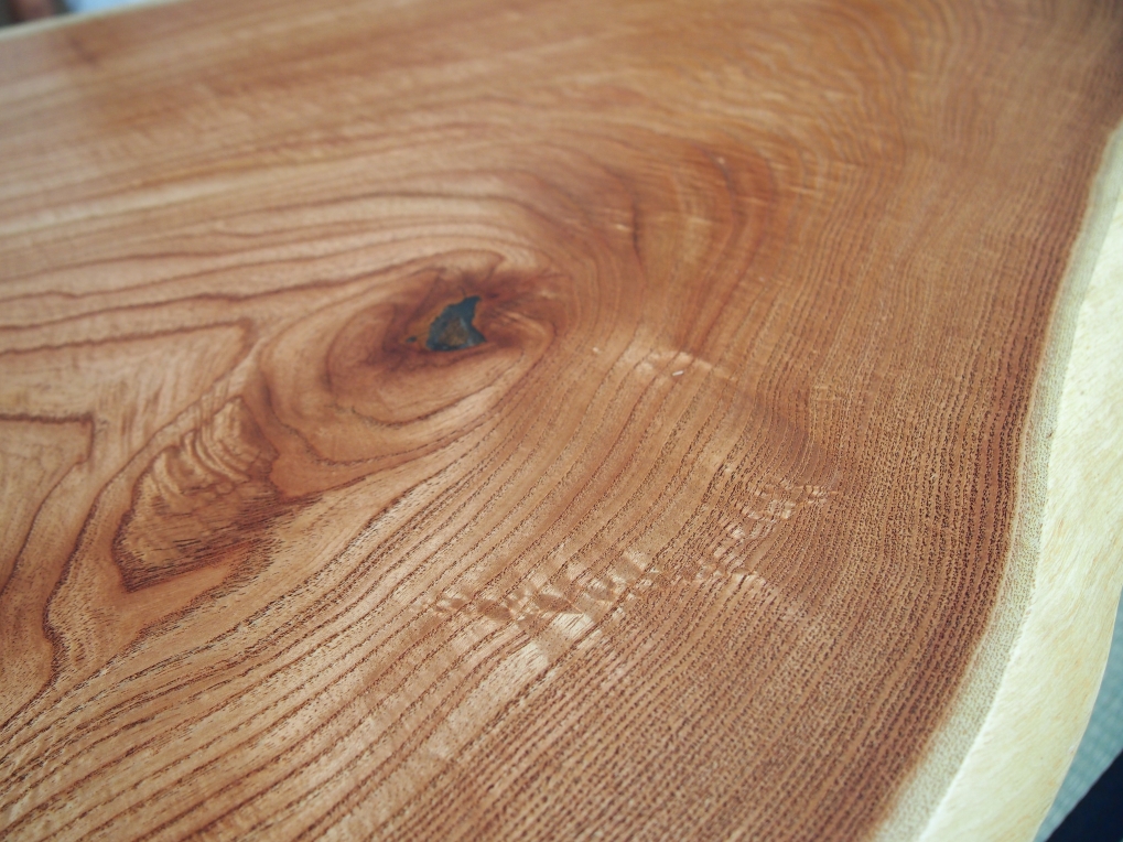 センダン一枚板の座卓 | 無垢一枚板専門店 木の店木楽