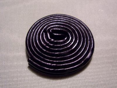 これが黒光りするひも状リコリス