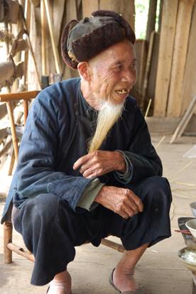 80歳を超えたミャオ族のおじいさん