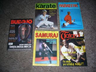 夫の武道雑誌コレクションの一部。全て日本語のタイトルなのが面白い
