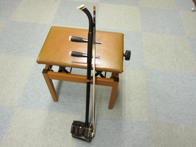高級二胡スタンド 頑丈でズッシリ重い紅木製2.1kg 24時間内