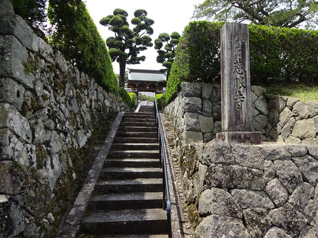 慈眼寺入り口
