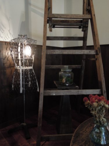 ANTIQUES & TEA ROOM WALL