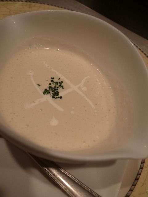 R8310019.jpg