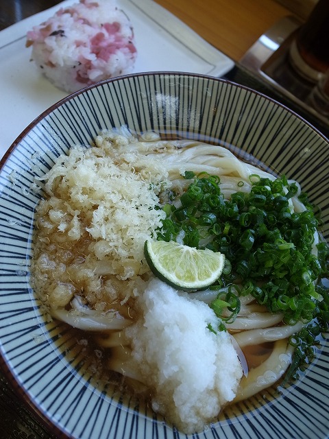 R8325013.jpg