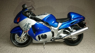 限定色！美品！SUZUKI 隼　はやぶさ　バイク　模型　プラモデル 限定色！美品！SUZUKI 隼 はやぶさ バイク 模型 プラモデル