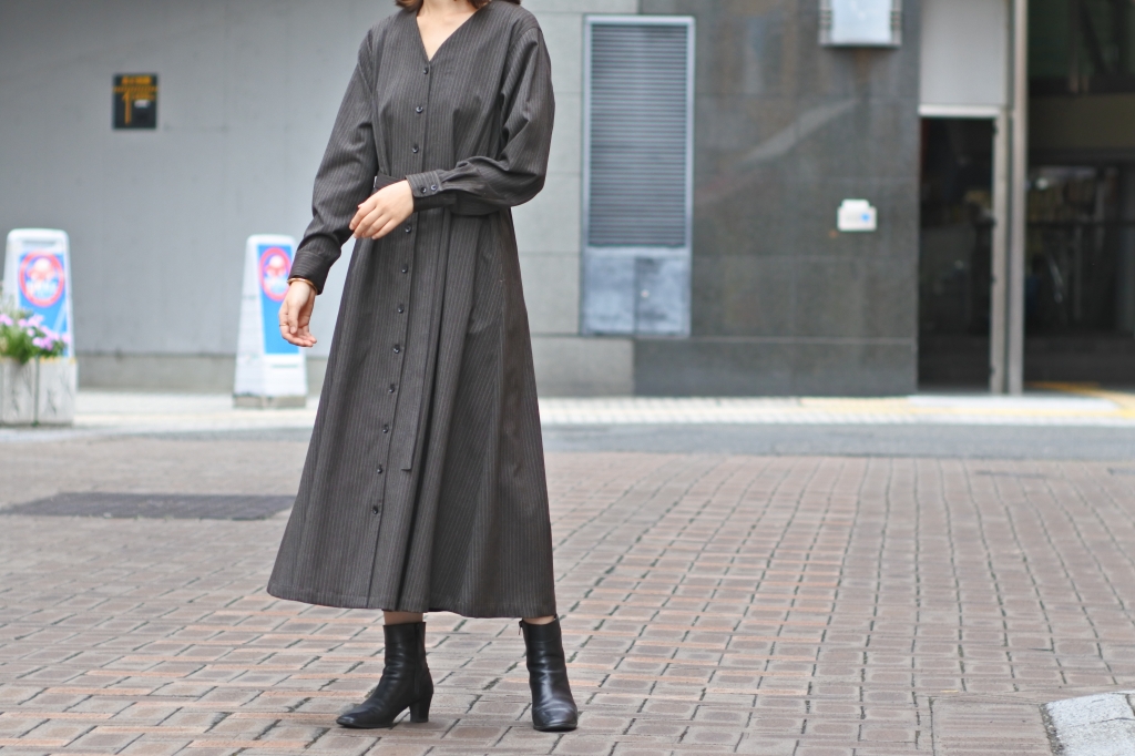 Phlannèl】Winter Stripe V-neck Maxi Dress Brown×Yellow | theater