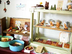 革小物展