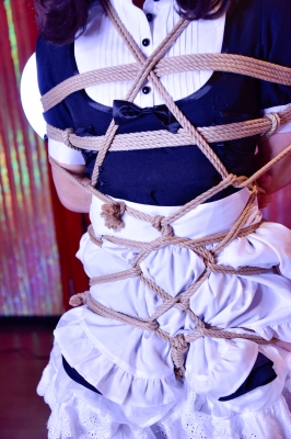 美女吊り緊縛画像 