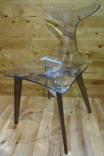 Gino Carolloがデザインした「DEFLY WOOD TRANSPARENT」チェア