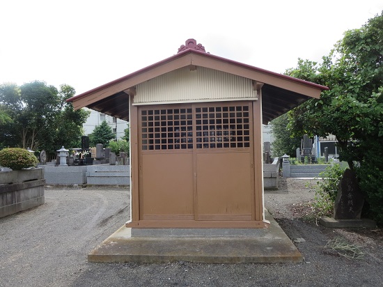 鶴島山小曲寺跡のお堂
