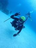 青い海とダイバー