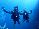 青い海とダイバー
