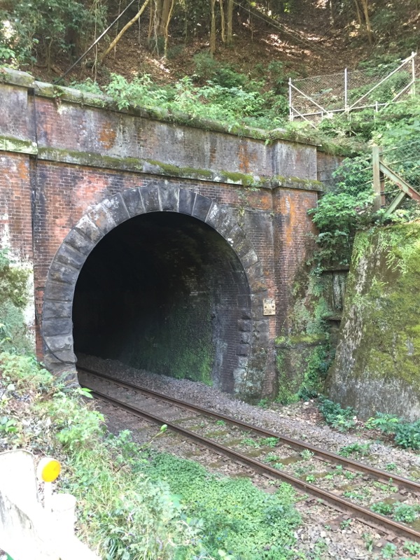 トンネル