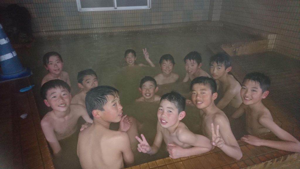 少年　温泉 