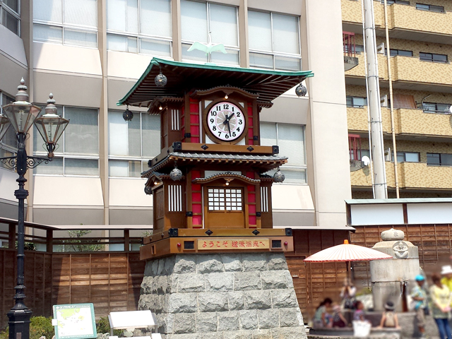 道後のからくり時計全景