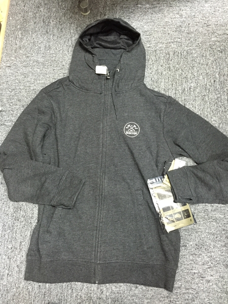 これで空の旅が快適に！【BURTON『SLEEPER HOODIE』】 | HIGH＆LOW