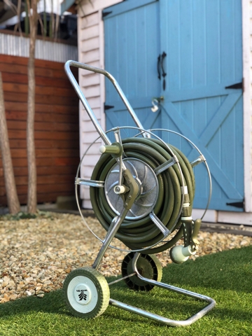 洗車にもガーデンにもおススメデザインホースリール「DULTON HOSE REEL
