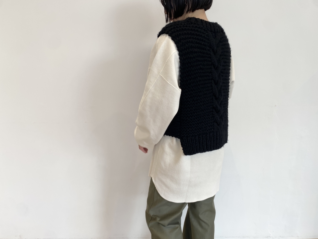 HYKE CABLE-KNIT CROPPED VEST ケーブルニットベスト