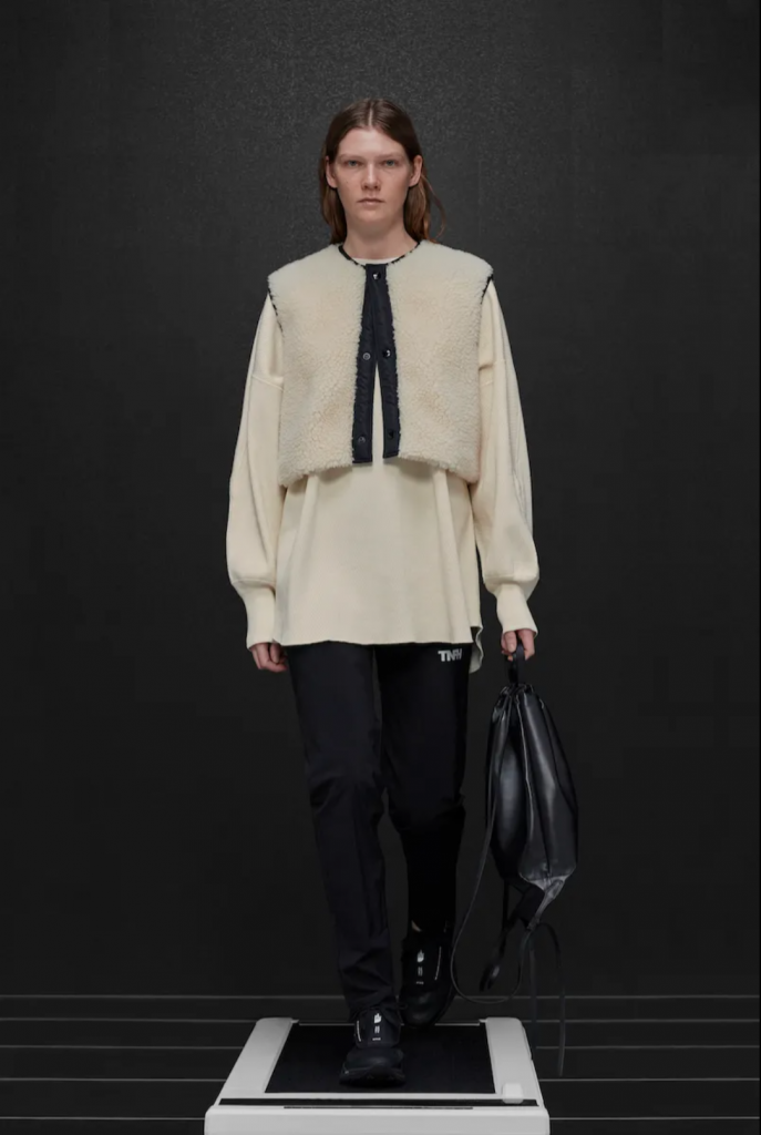 hyke ボアベスト 24AW*今季*HYKE*FAUX SHEARLING VEST*ボアベスト