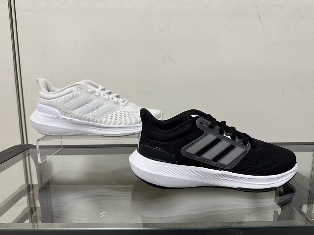 AR29枚まとめ売り美品ブラックホワイトなど 2階 ABC-MARTより 大人気ブランドadidasから 新作シューズが入荷致し