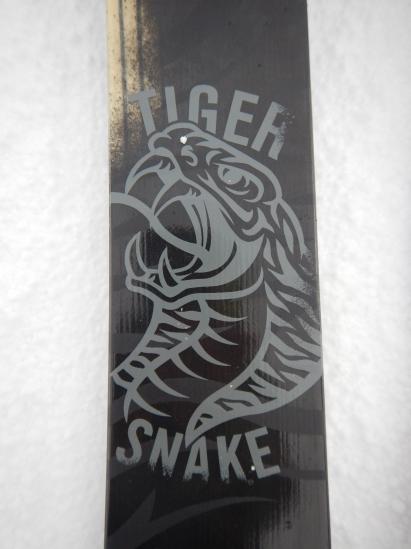 LINE の スキー板 「 TIGERSNAKE 」 おもしろい板です！ | あっちゃん
