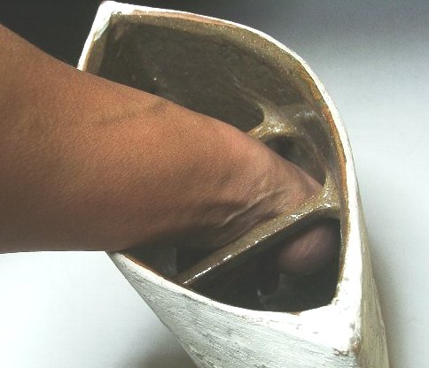 陶器の白化粧花器
