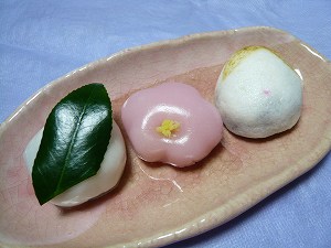 椿餅、外郎、おぼろ饅頭(芳光)