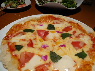 フレッシュトマトとモッツアレラのマルゲリータ