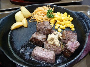 角切りステーキ120gライス付