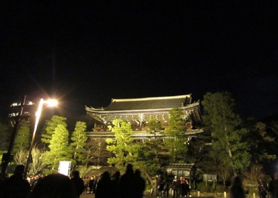 知恩院の三門前の去年今年.jpg
