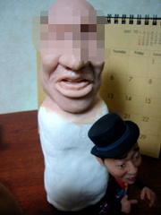 大きな顔のそっくり人形