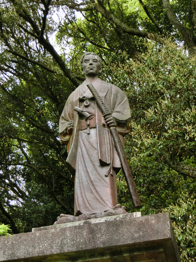 東行庵〈1〉高杉晋作像や5月の花 〈2019 GW帰省〉 | K U R A D A S H I