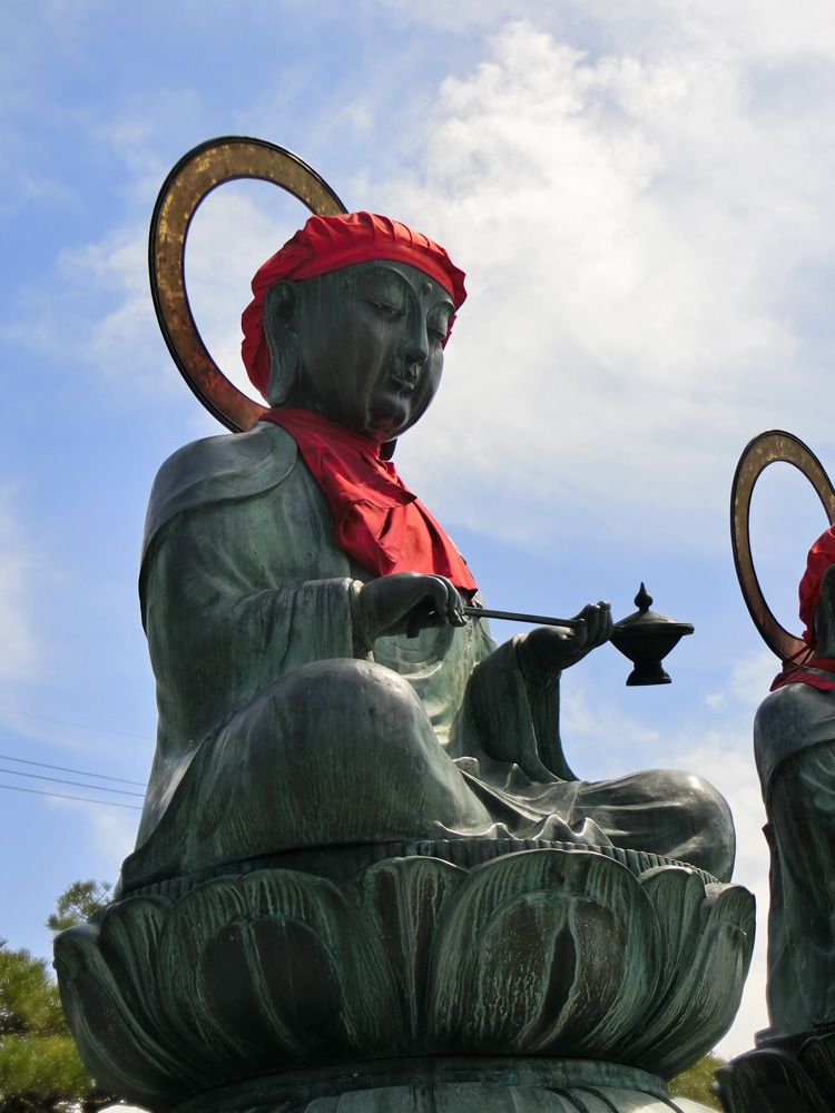 長野観光〈1〉善光寺 地蔵菩薩像（六地蔵・濡れ仏）や仁王像など名刹の仏教美術を鑑賞する 2020.3月下旬撮影 | K U R A D A S H I