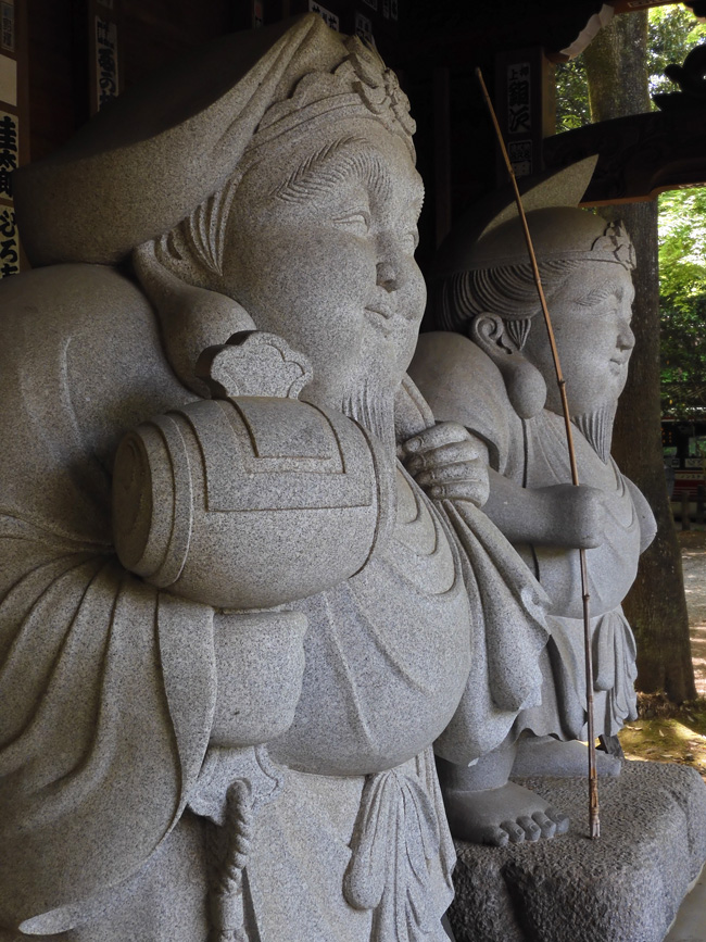 深大寺〈7〉福徳尊（2）大黒天と恵比寿尊、龍虎の石像など