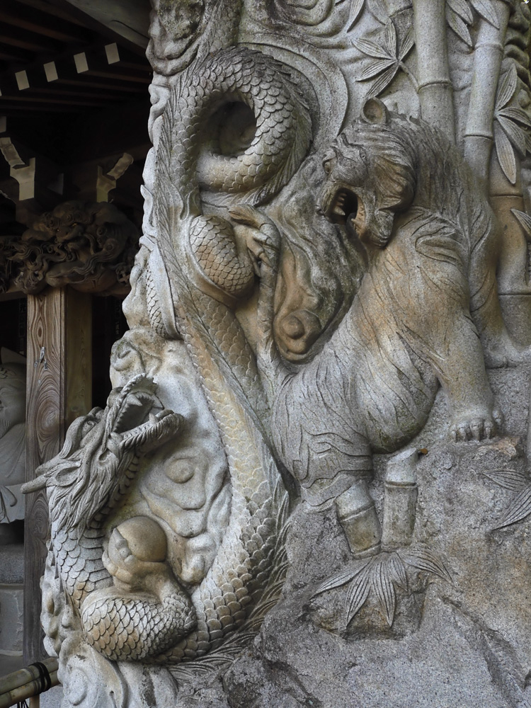 深大寺〈7〉福徳尊（2）大黒天と恵比寿尊、龍虎の石像など