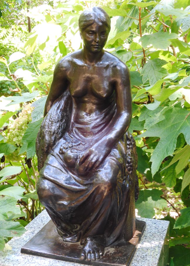 農業』齋藤素巖ブロンズ作品〈小平市立あじさい公園の野外彫刻〉 2021