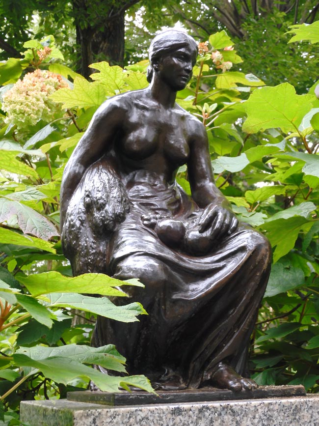 農業』齋藤素巖ブロンズ作品〈小平市立あじさい公園の野外彫刻〉 2021