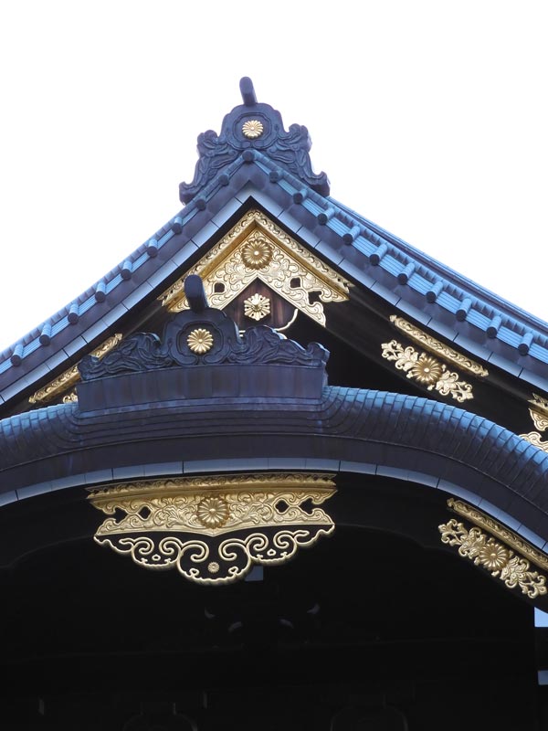 靖国神社 2023〈2〉拝殿の建築・装飾の美、神門の菊の御紋章の 靖国神社 2023〈2〉拝殿の建築・装飾の美、神門の菊の御紋章の
