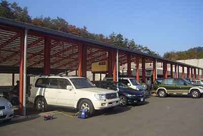 県央サーキットのピット兼駐車場