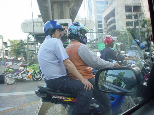 バイクタクシー