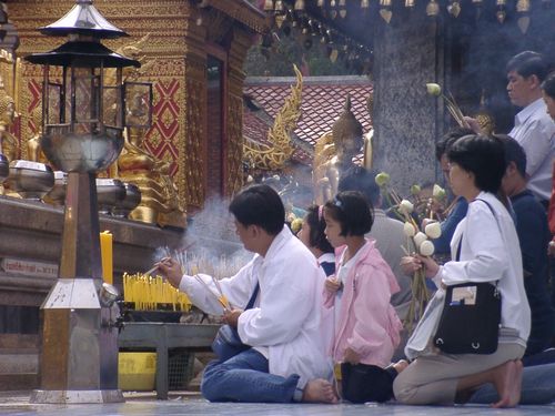タイの参拝風景