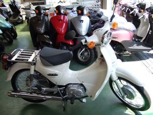 SuperCUB110右側。