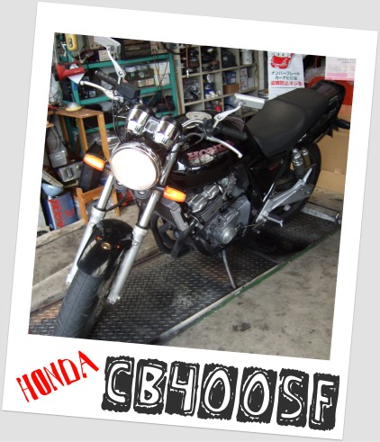 CB400SF。