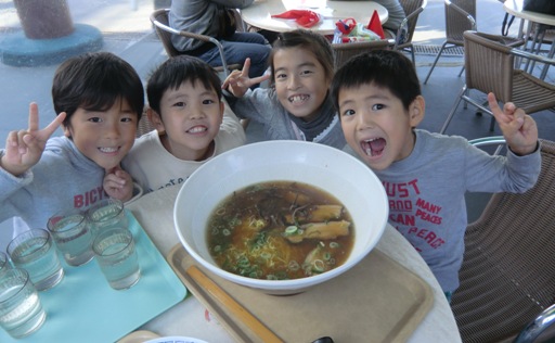 巨大ラーメン。